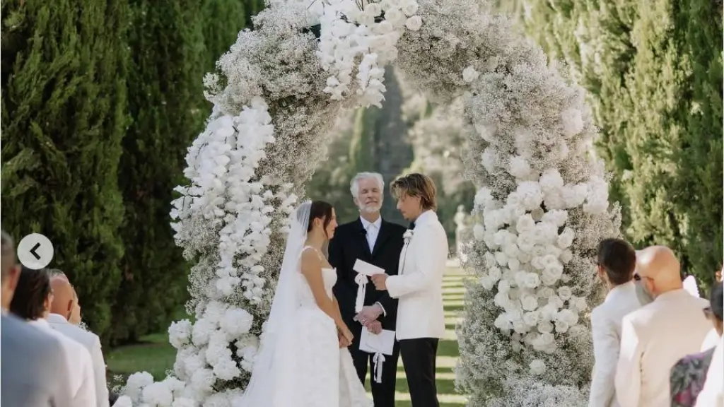 Boda @jakebongiovi y @milliebobbybrown ,Instagram @jakebongiovi