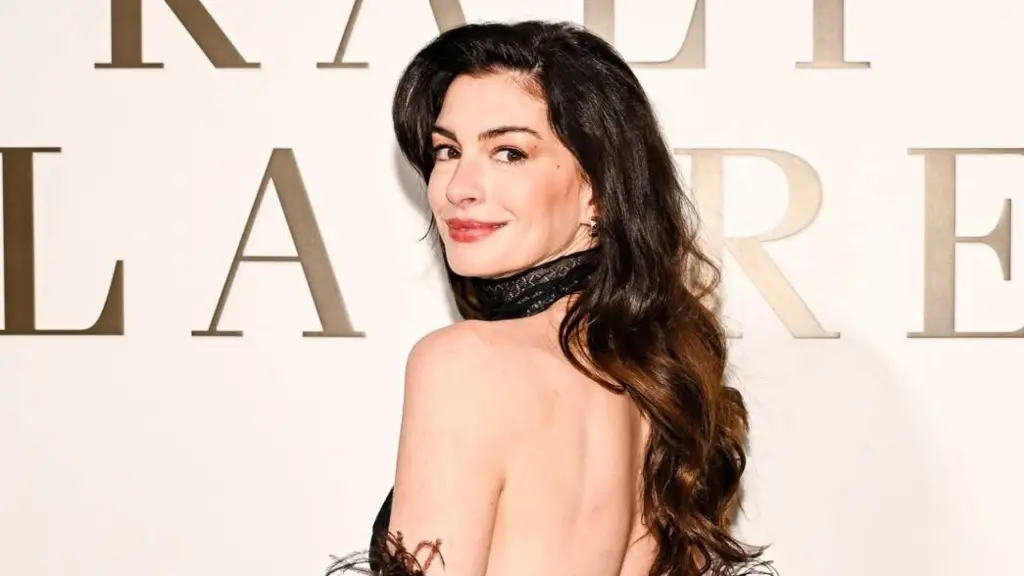 Anne Hathaway , Redes Sociales